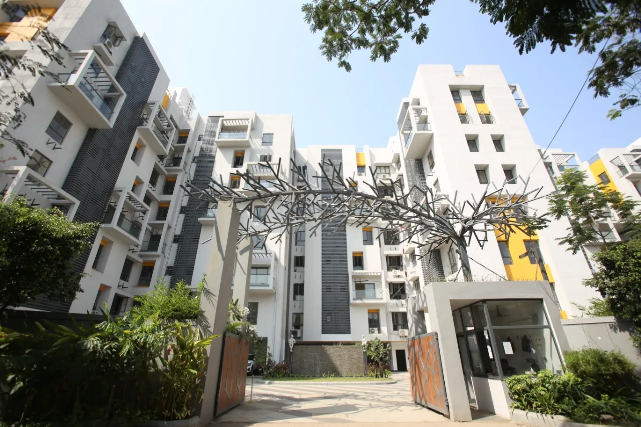 luxury flats in em bypass